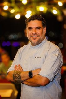Chef Rapha Vasconcellos Foto Humberto Leao Easy Resize.com