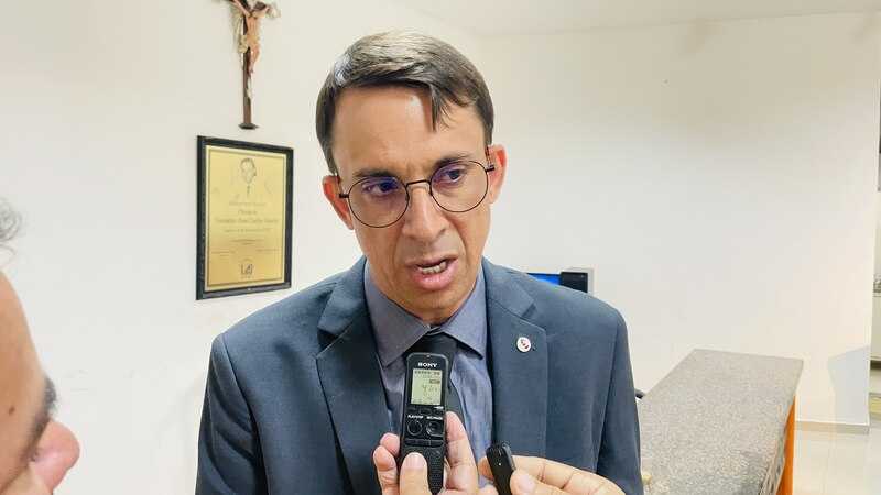 Dr. Carlos Eduardo Easy Resize.com