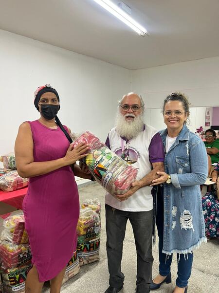 Juazeiro Sem Fome entrega cestas a mulheres com lupus e fibromialgia 2 Easy Resize.com