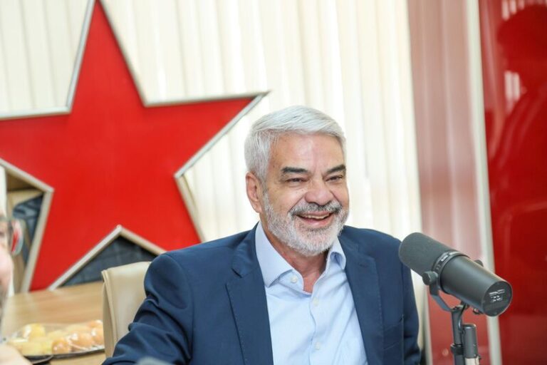 De olho em 2026, Humberto Costa reaparece no Sertão e promete R$ 1 milhão para hospital em Petrolina
