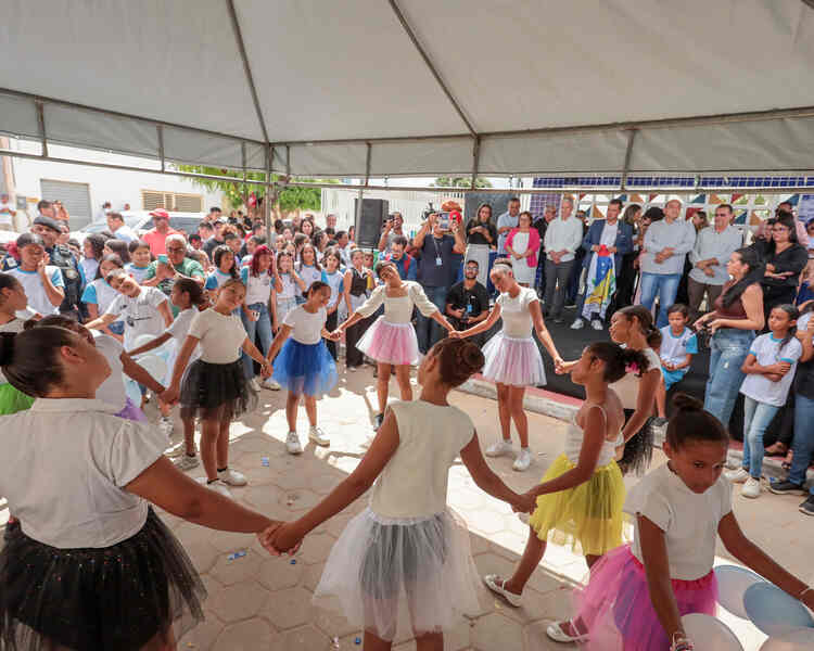 Apos mais de 30 anos de espera Prefeitura de Juazeiro entrega ampliacao e requalificacao da Escola Dom Avelar 2 Easy Resize.com