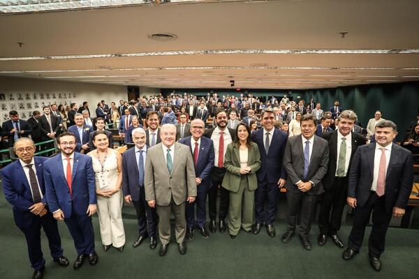 Em encontro com prefeitos e a bancada federal em Brasília, governadora Raquel Lyra destaca parceria com municípios 2 Hesiodo Goes Secom 4 7