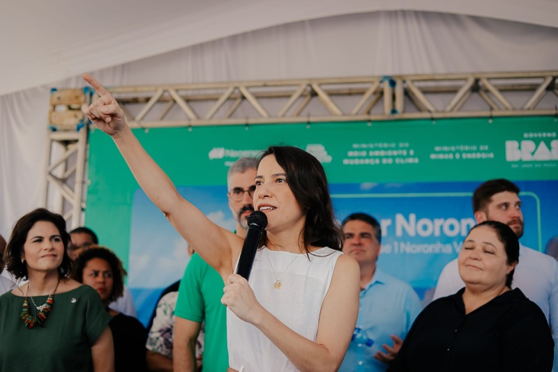 Janaina Pepeu Secom 1 2 Easy Resize.com
