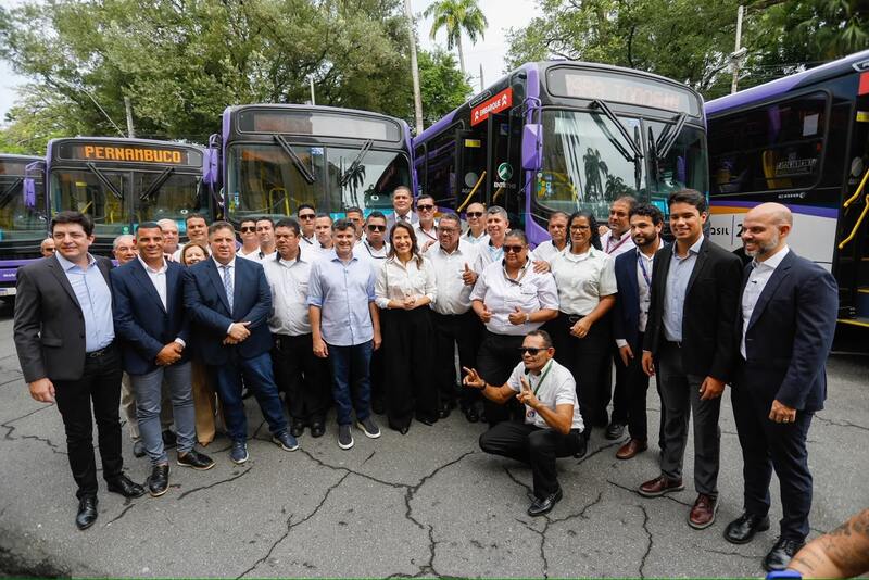 Raquel Lyra entrega novos 40 ônibus e avança na renovação da frota do transporte na Região Metropolitana do Recife 3 Foto Miva Filho Secom 3 5 Easy Resize.com