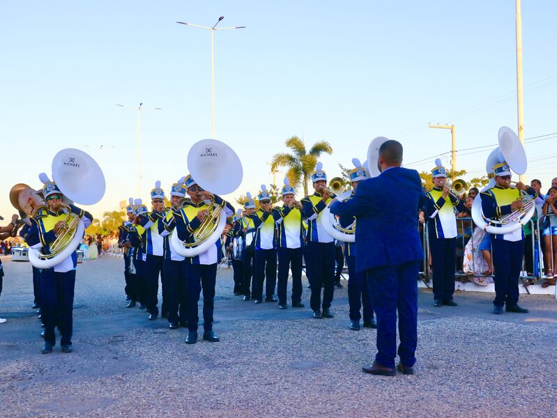 Estudantes e convidados entram em cena no desfile para homenagear, através do conhecimento, os 31 anos de Lagoa Grande 2 IMG 9557.JPG Easy Resize.com