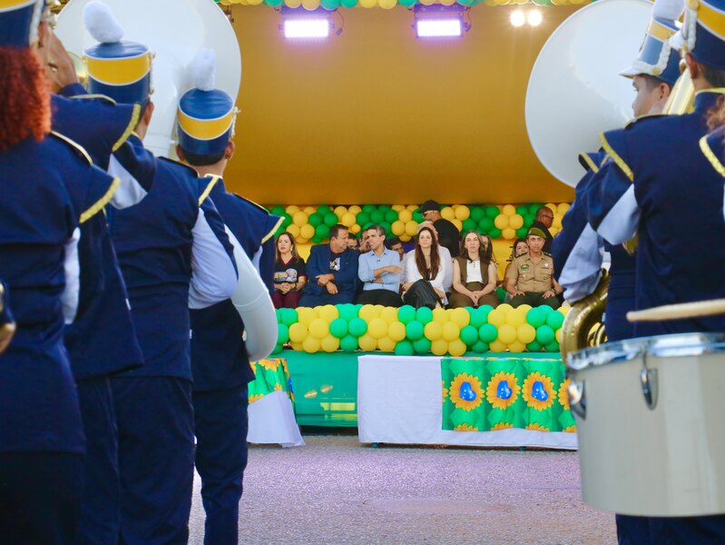 Estudantes e convidados entram em cena no desfile para homenagear, através do conhecimento, os 31 anos de Lagoa Grande 1 IMG 9559.JPG Easy Resize.com