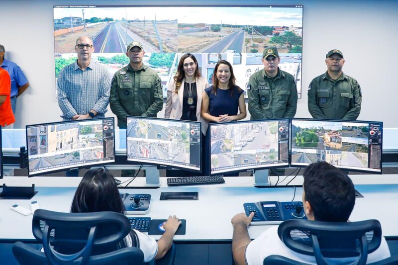 Govenadora Raquel Lyra percorre 2.800 km pelo Sertão e entrega mais de R$ 100 milhões em obras de água, educação e segurança 2 Yacy Ribeiro Secom 5 5 Easy Resize.com