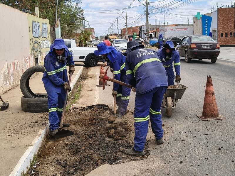 Projua nas ruas: recuperação da Avenida Cheffy Khoury melhora mobilidade e segurança no João Paulo II 2 Recuperacao asfaltica na Avenida Cheffy Khoury em Juazeiro Foto Ana Kelly Franco ASCOM PMJ 5 Easy Resize.com
