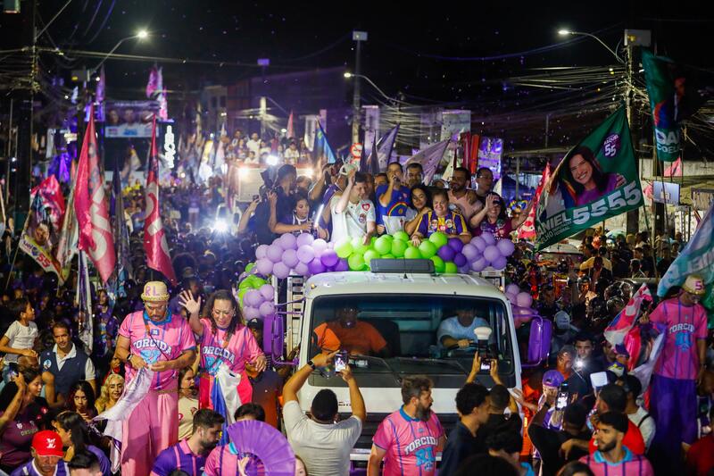 Raquel encerra o sábado de campanha com grande caminhada em Abreu e Lima %count(title) Miva Filho 4 Easy Resize.com